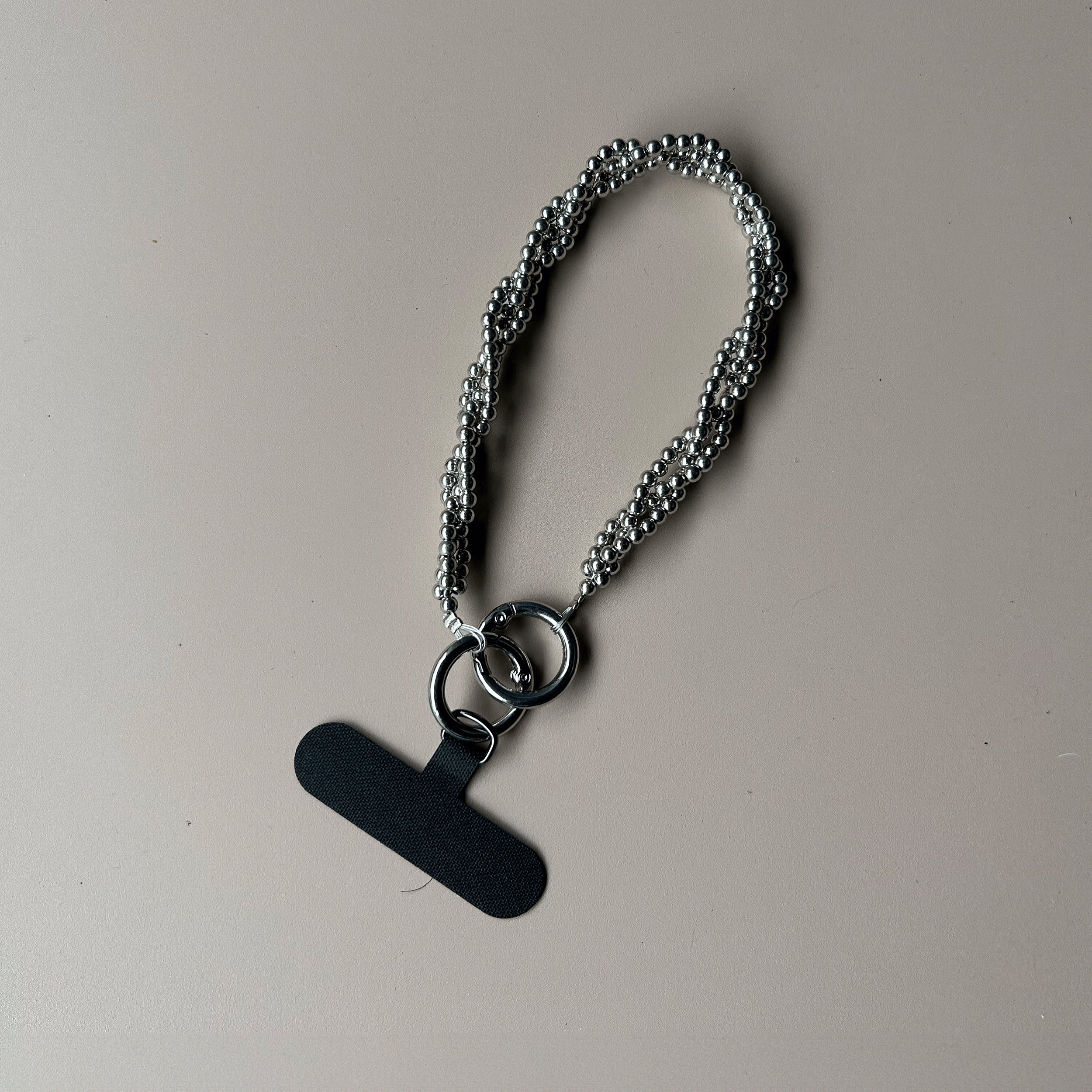 The Beads Weaving Hand Strap】手に馴染む上質感、ビーズ編みのスマホ